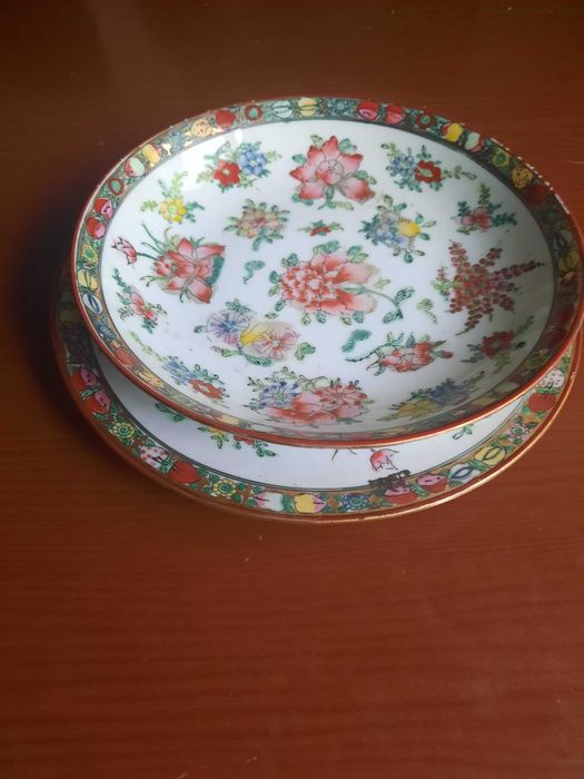 Vendo par de pratos em porcelana asiatica muito antigos
