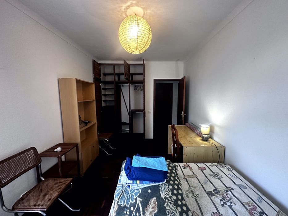 Alugo quarto em Angra do Heroísmo