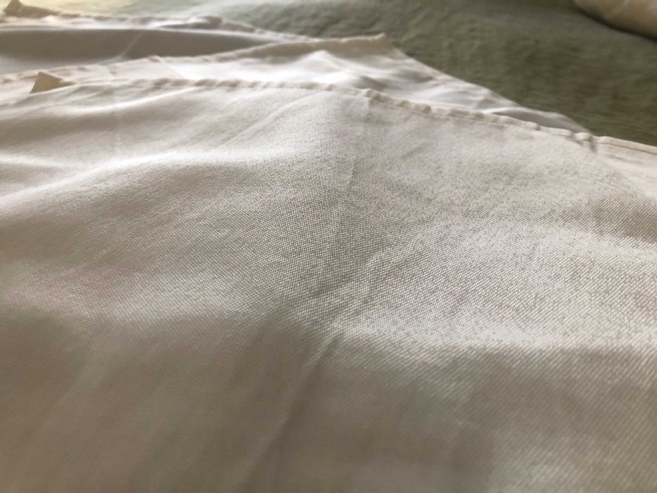 Toalha de mesa e guardanapos marca Charles