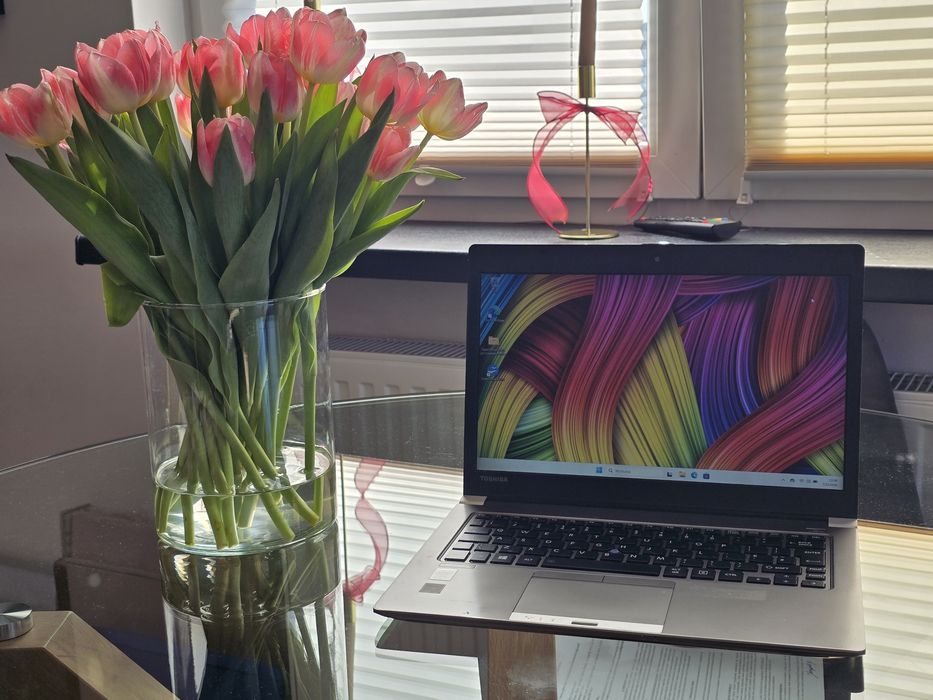 Zgrabny Laptop 13,3 Intel i5 8GB RAM Dysk SSD 256GB Windows 11 Office