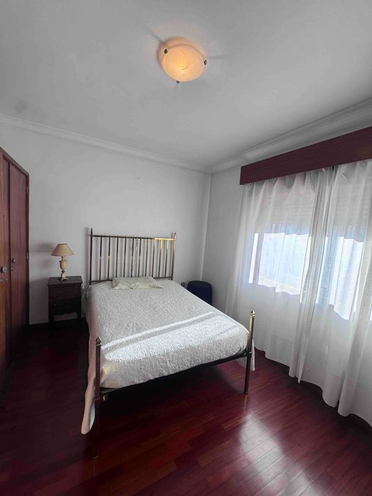 Quartos para Arrendar em Moradia — Custóias, Matosinhos