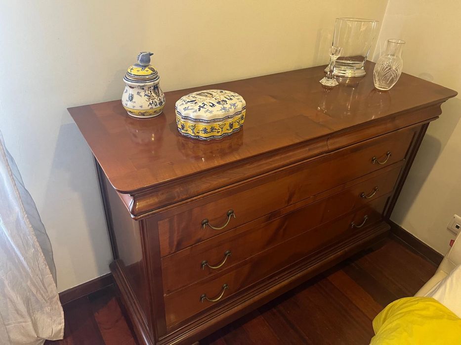 Comoda em cerejeira a 350€
