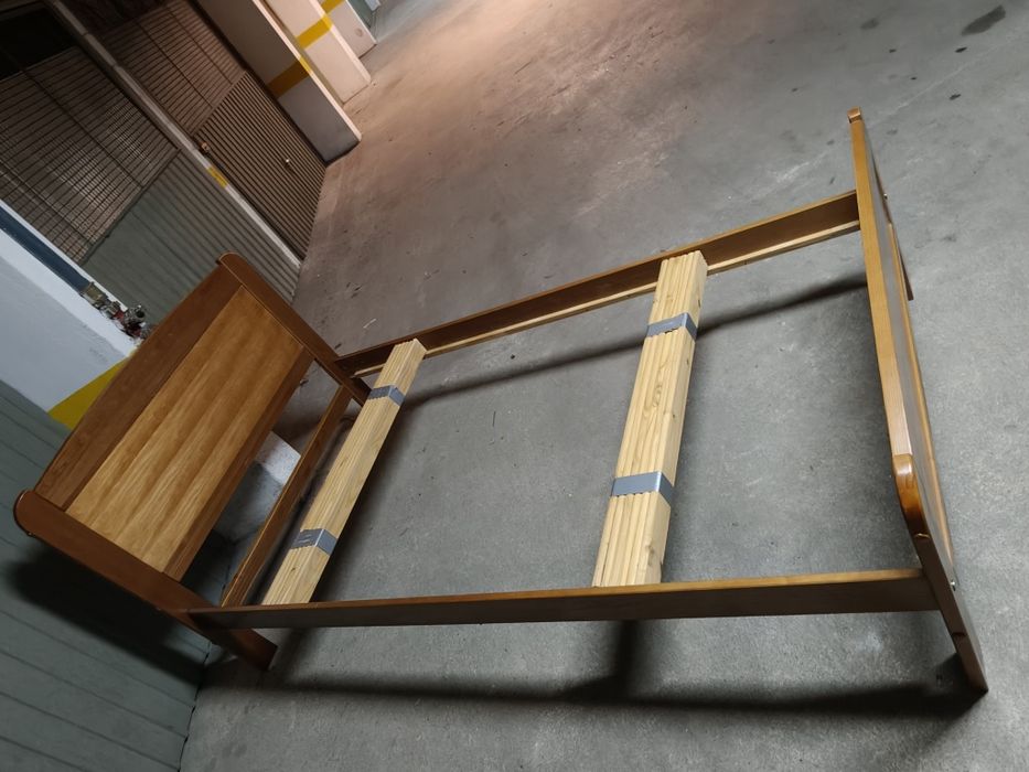Cama solteiro em estado como novo
