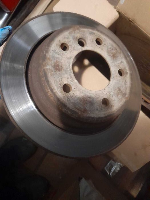 Тормозные диски передние и задние на BMW E39 (бмв)