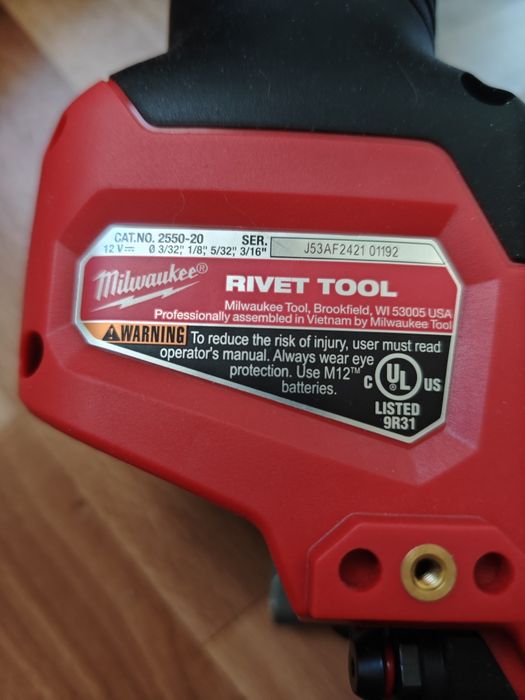 Заклепник Milwaukee M12 2550-20