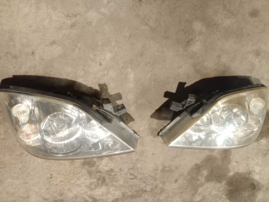 Lampa przednia Nissan Primera