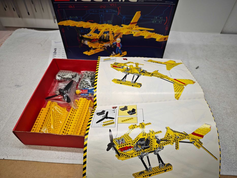 Lego Technic 8855 "Prop Plane"; 1988; [92]