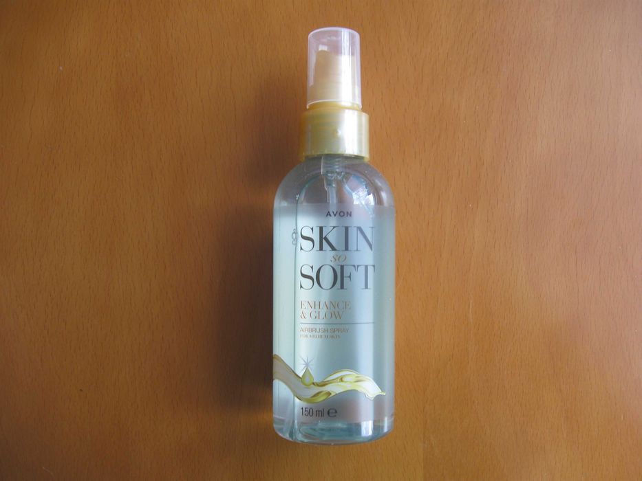AVON - Rozświetlający olejek opalający do ciała w sprayu Skin So Soft