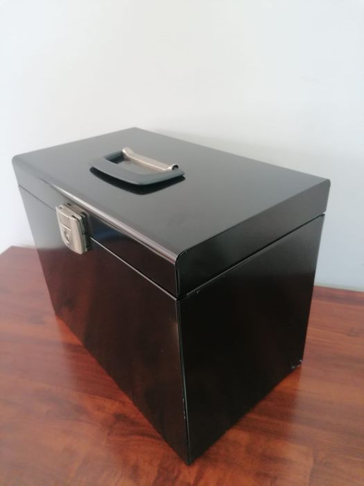Cofre de chapa / latão / metal preto