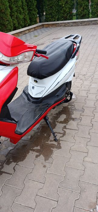 Електро скутер Yadea em215