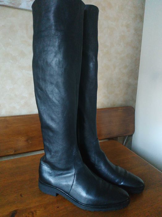 Ботфорти жіночі шкіряні чорного кольору на низькому ходу 40 р/26,5 см