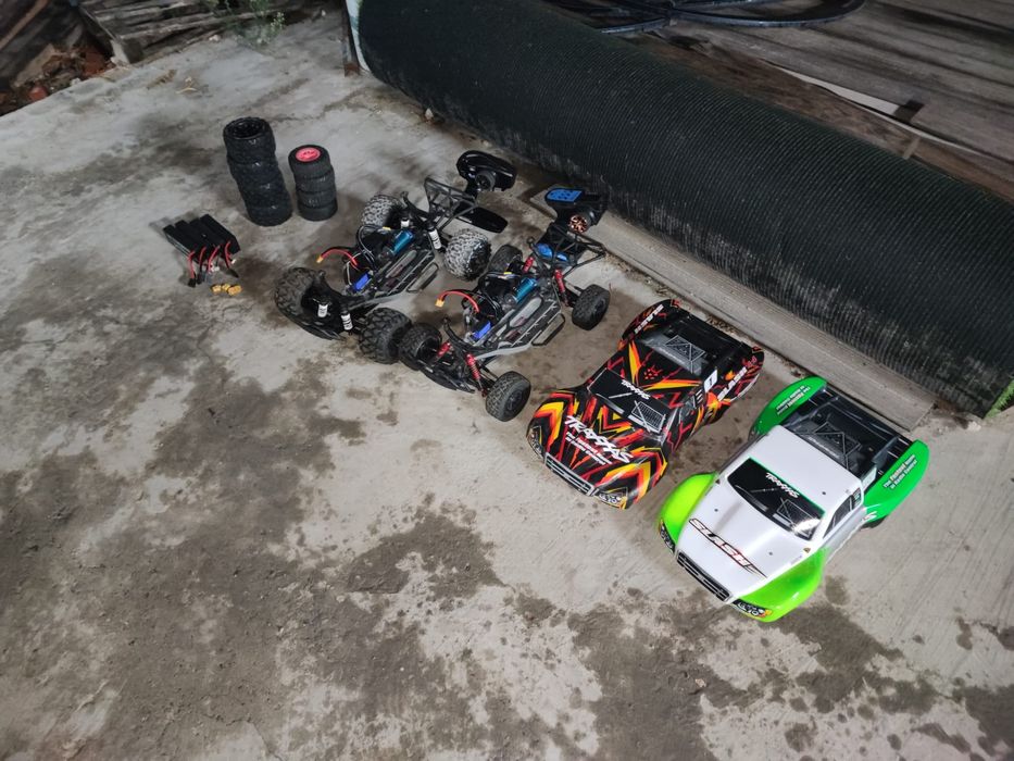 Duas traxxas slash vxl 4x4s 3s