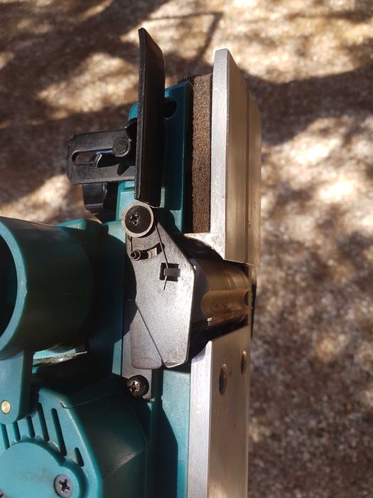 Plaina Makita N1923B