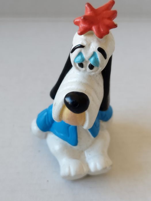 Figura colecionável vintage do Droopy Dog, o famoso basset hound criad