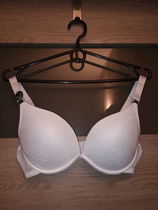 Nowy biały biustonosz plunge boho 75D