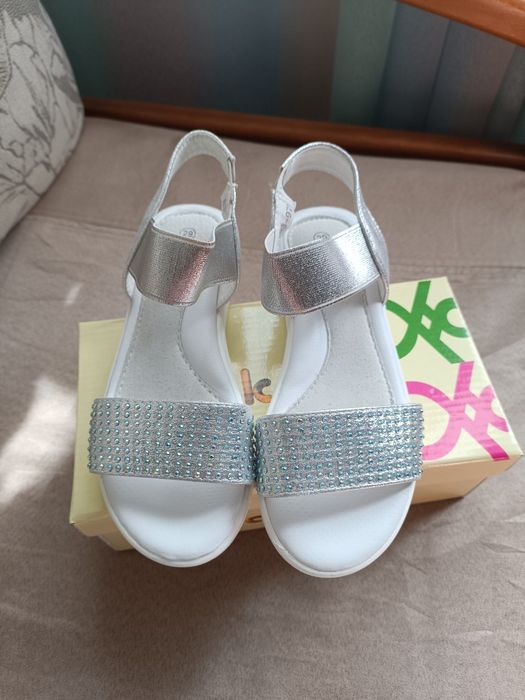 Продам новые детские босоножки р. 29