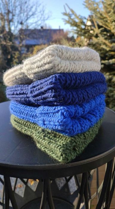 Czapki wełna 100% kilka kolorów