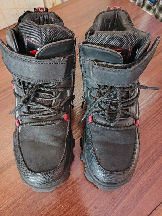 Ботінки-35р,по устільці-22.5 см