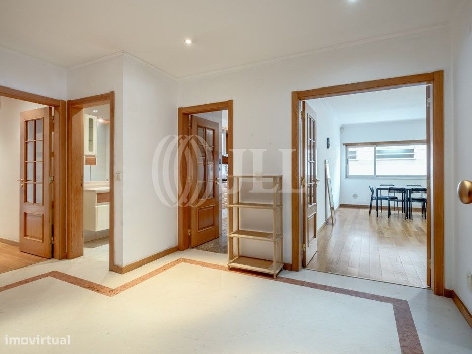 Apartamento T4, com terraço e estacionamento, em Lisboa