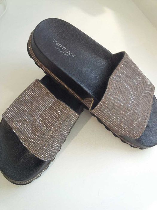 Шльопанці жіночі