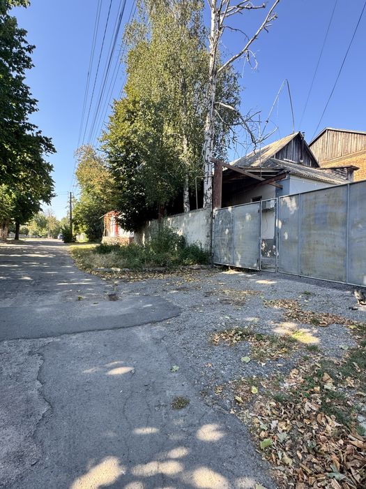 Нежитлова будівля в центрі м Ставище . Продаж