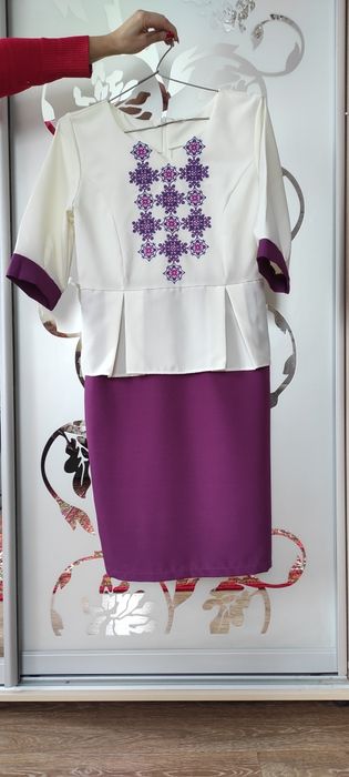 Вишите плаття з поясом