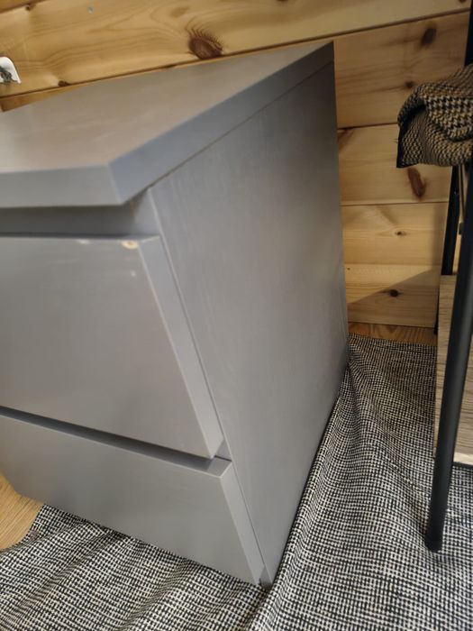 Mesinha de cabeceira com duas gavetas