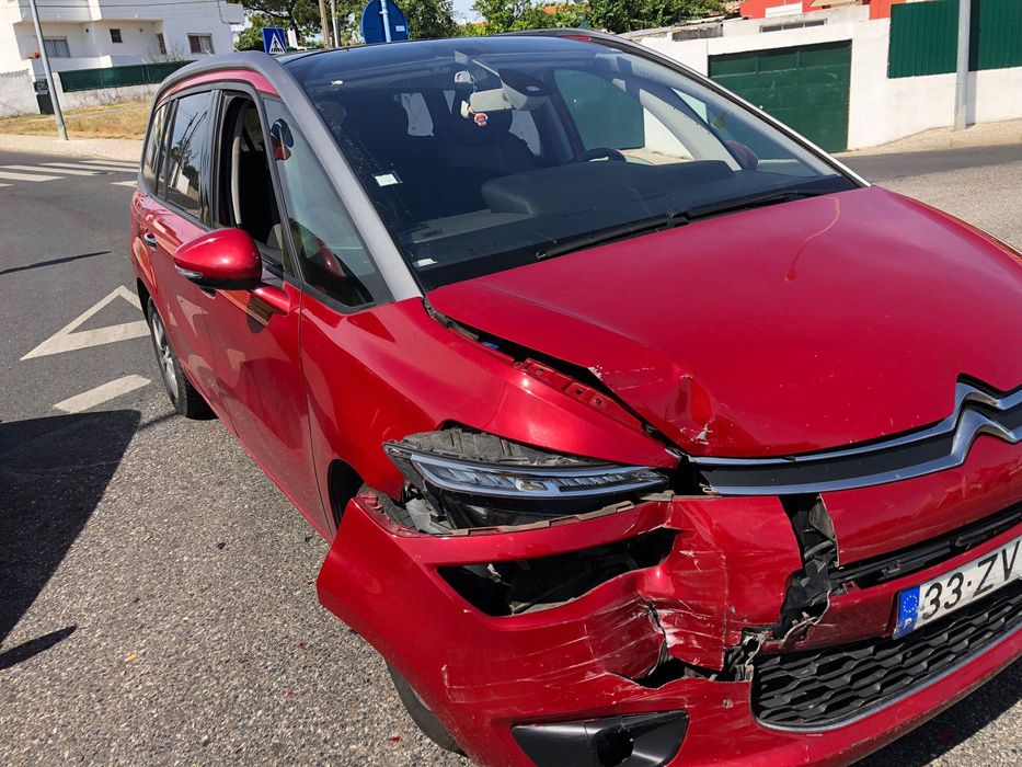 Bate chapa e pintura de automóveis,mecânica.