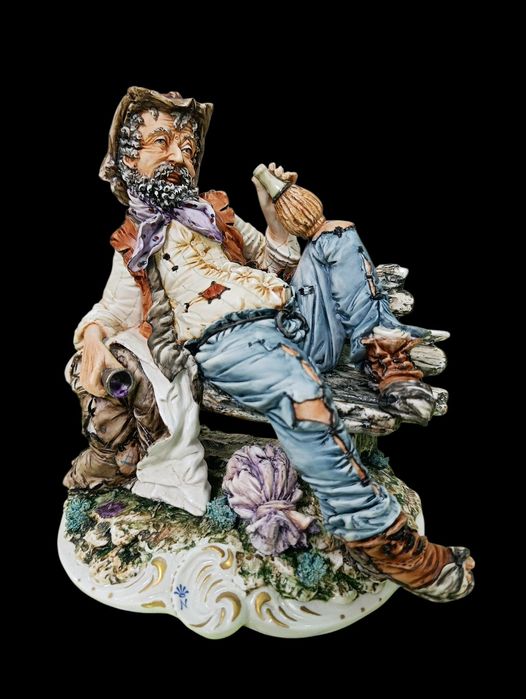 Фарфоровая статуэтка Каподимонте