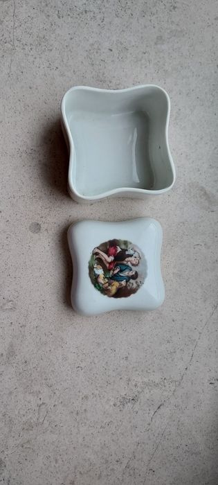 Guarda-jóias sociedade de porcelanas⁷