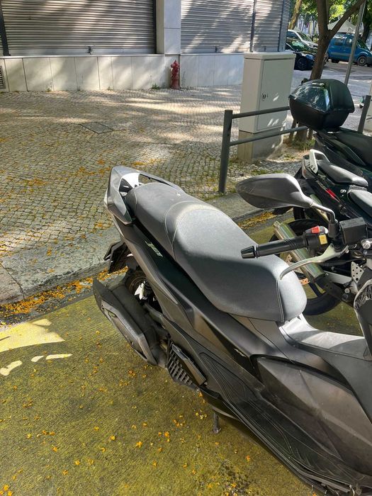 Mota Sym 2023 Pneus Michelin condição 7/10