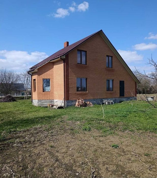 Продам 2-поверховий будинок у с. Петрик 4374