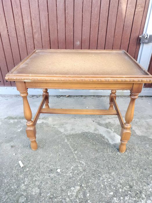 drewniany stoliczek, kwietnik