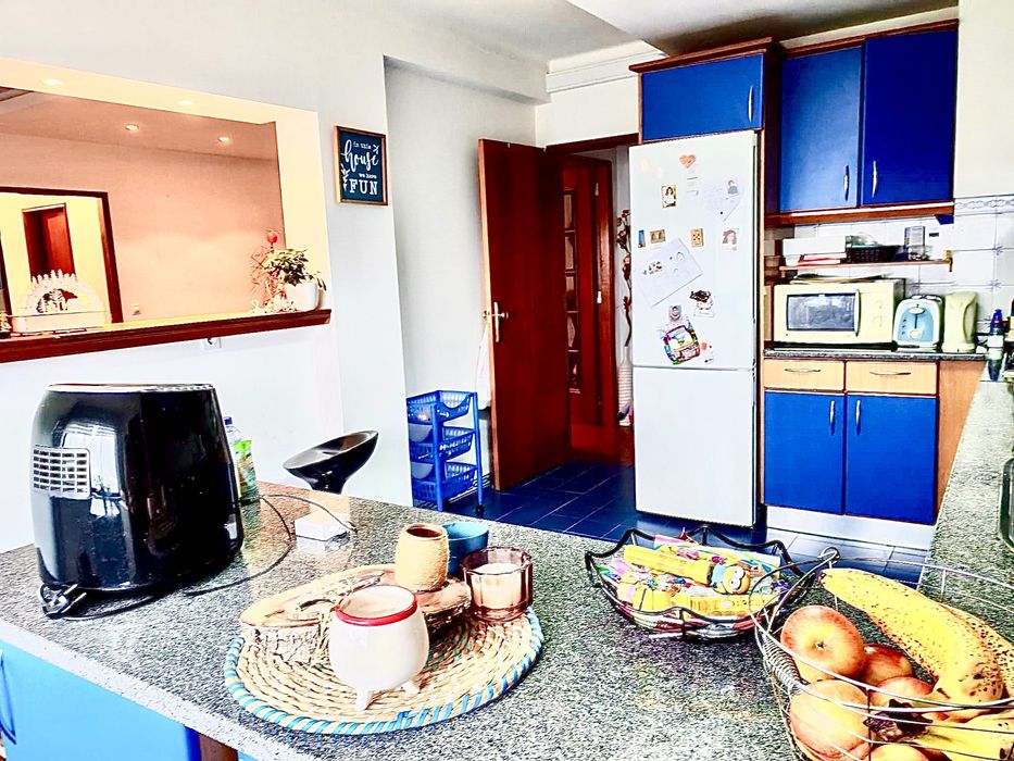 Apartamento T3 espaçoso com varanda e localização privilegiada