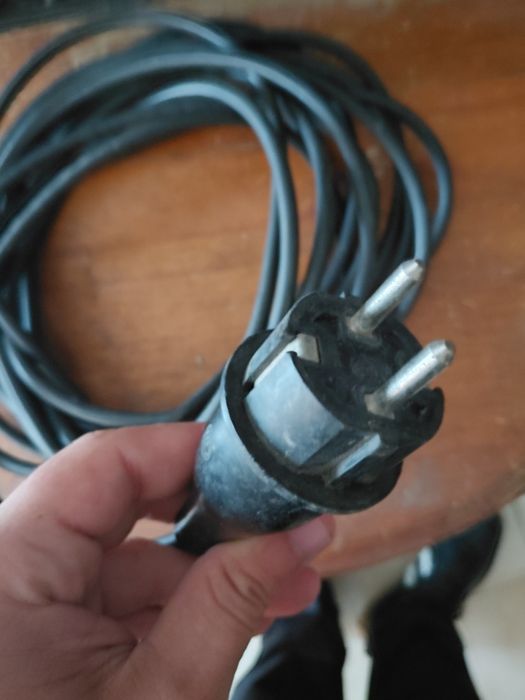 Extensão antiga em bom estado. A funcionar bem 5€