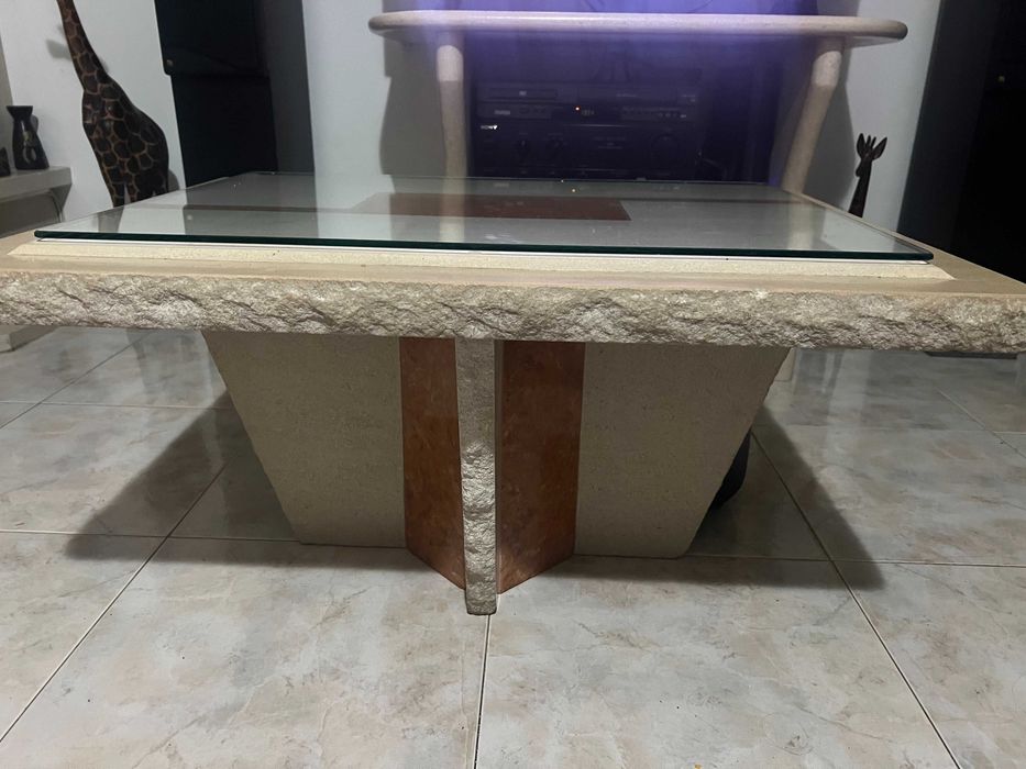 Mesa de centro em pedra