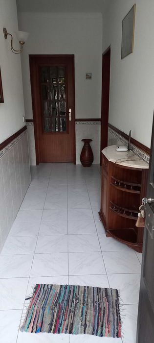 Quarto junto a transportes