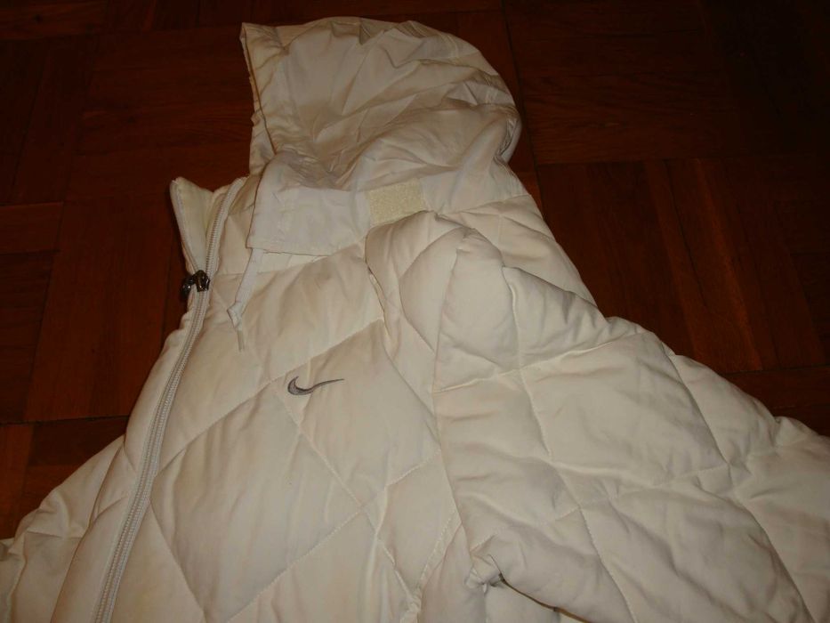Куртка женская NIKE тёплая , размер S-M ( 38-40 )