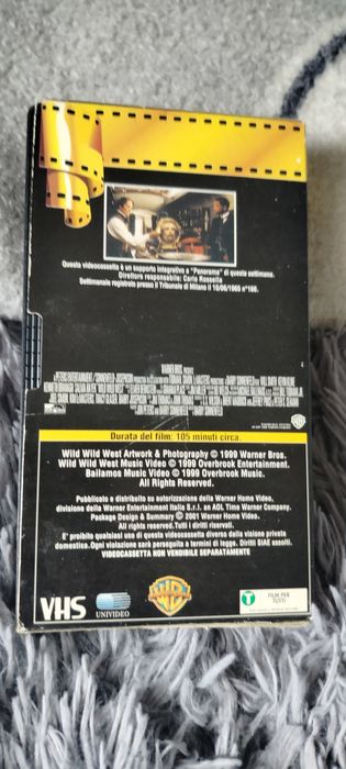 Kaseta VHS z filmem "Bardzo dziki zachód"
