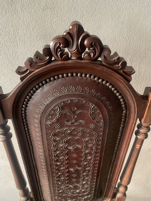 Cadeiras antigas com trabalhados