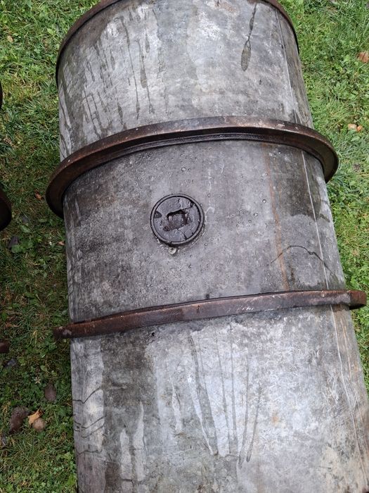 Sprzedam beczki na ropę 200l