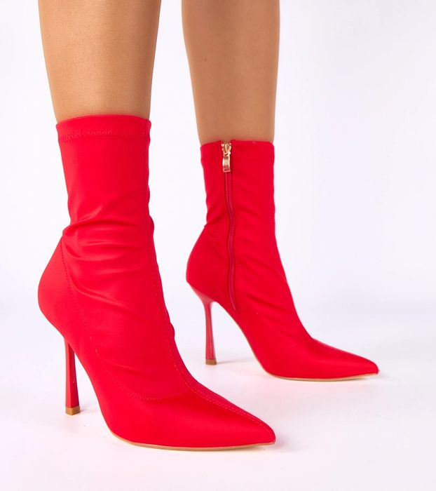 Czerwone botki satynowe na szpilce Loreen
