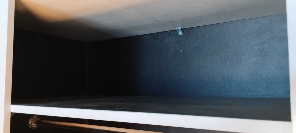 Szafa biała bez drzwi