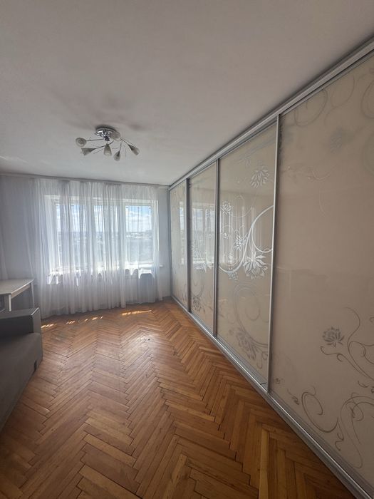 Продам двокімнатну квартиру в самому центрі Ірпеня