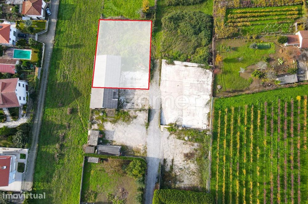 Plot of land in Lixa