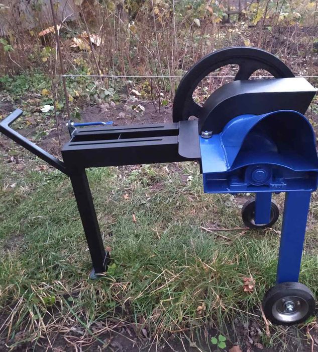 Шнековий подрібнювач гілок