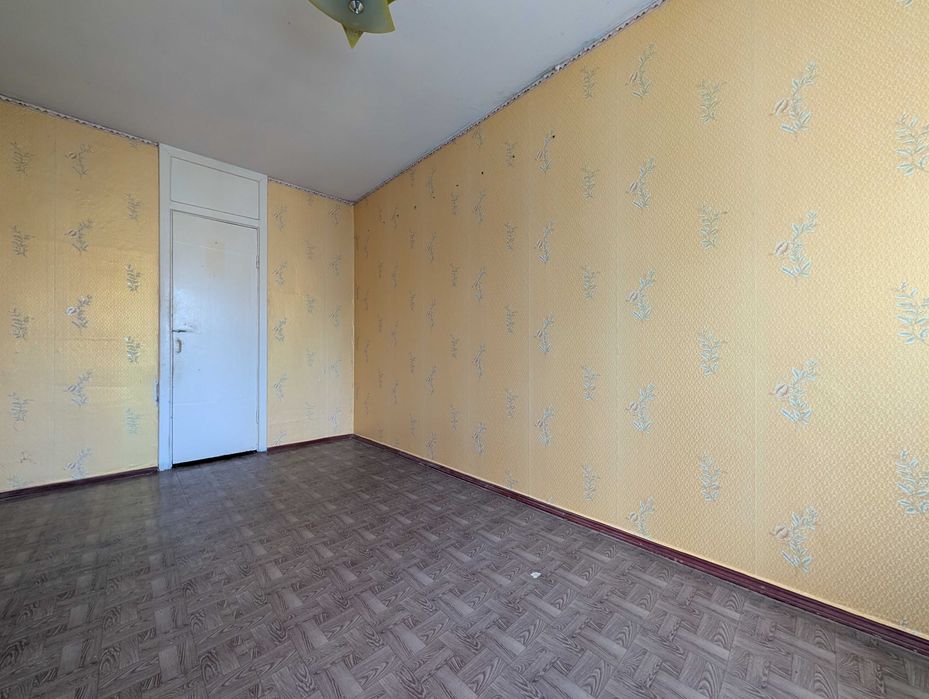 2 кімнатна квартира біля центру 3 поверх утеплений будинок RD