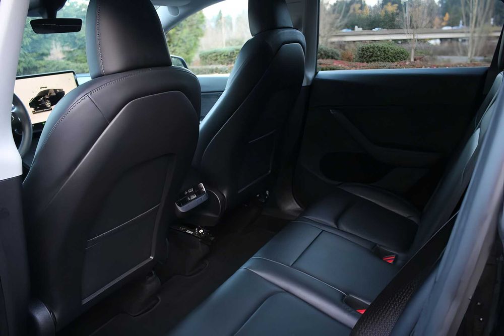 Tesla Model Y Long Range      2023