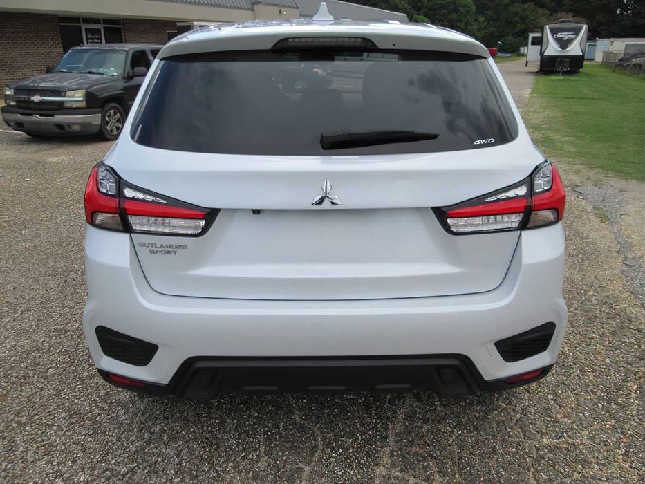 Mitsubishi Outlander Sport      2025