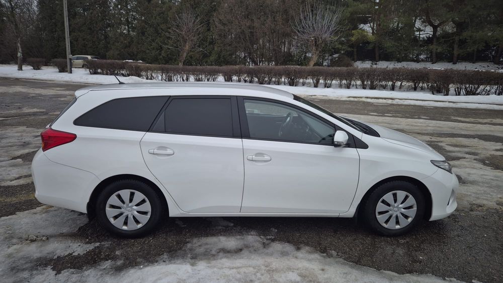 Toyota auris 1.4 d4d 2014 r. kombi drugi wlasciciel